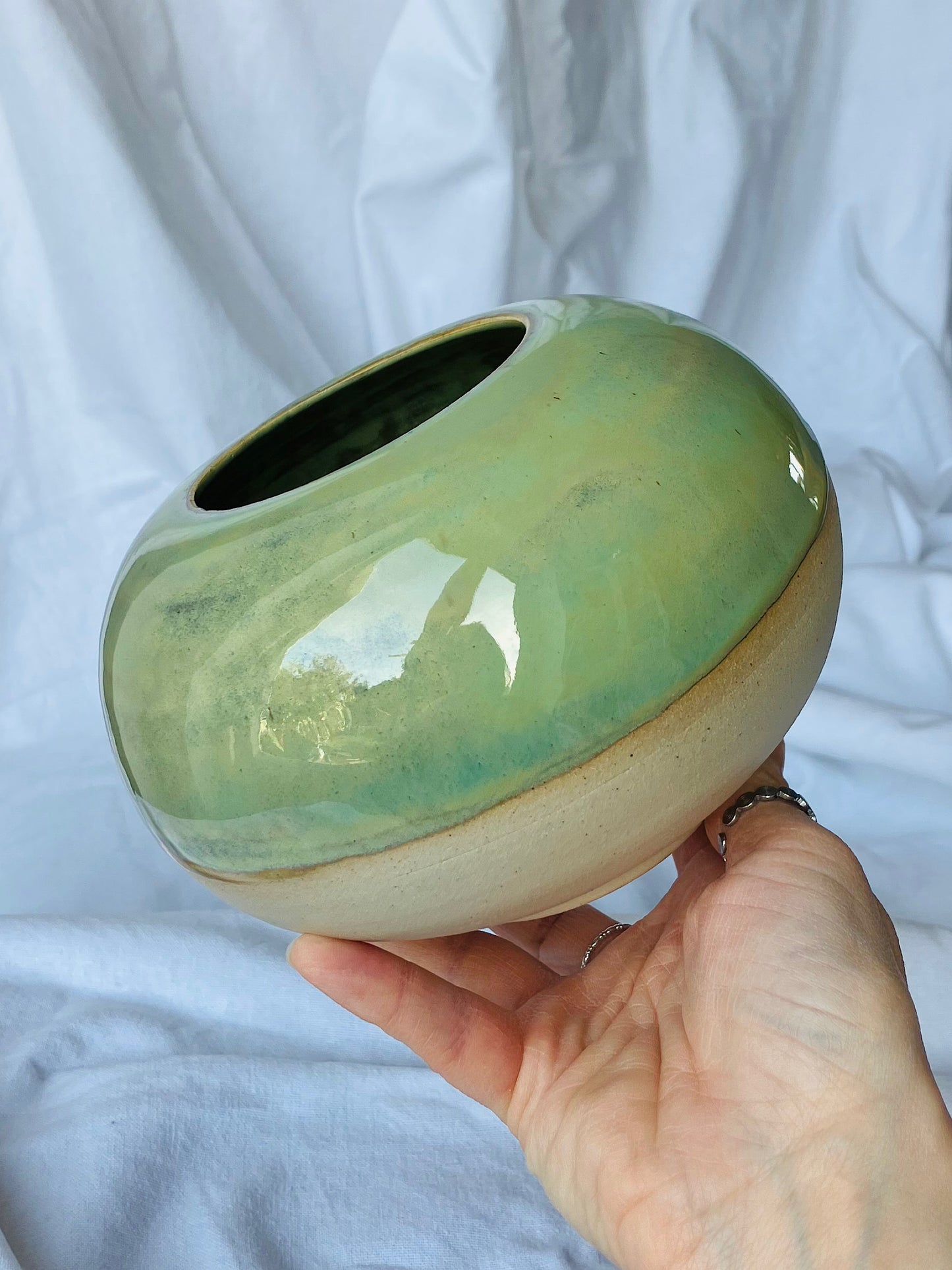 Moon jar vase