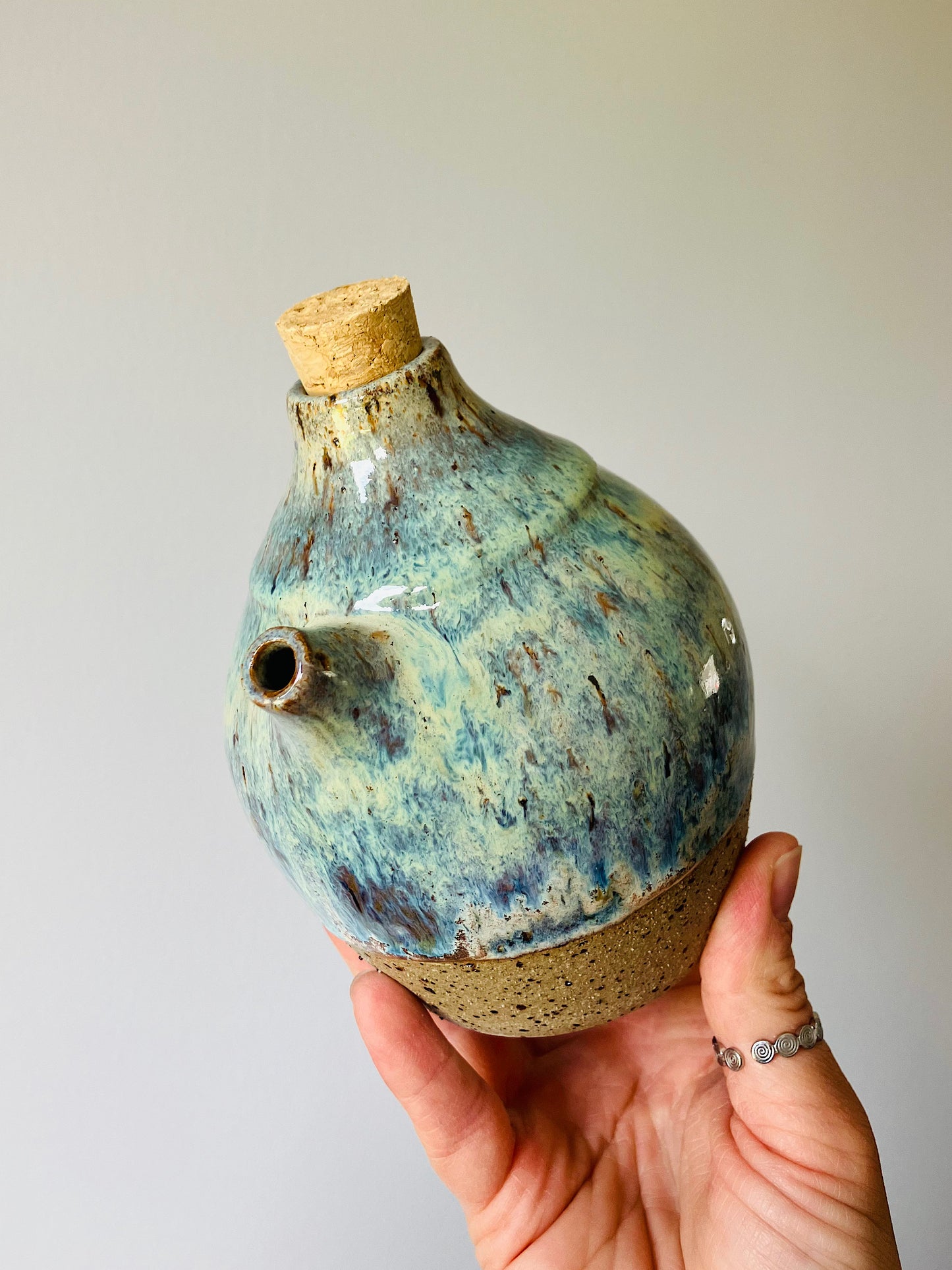 Oil pourer